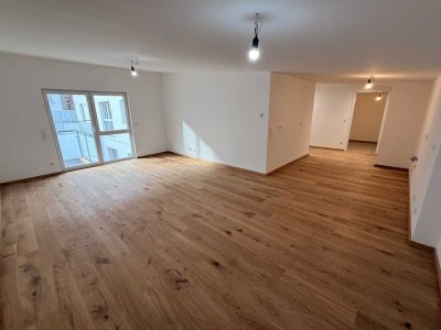 Ab sofort verfügbar: Moderner Neubau im ruhigen Innenhof mitten in der City