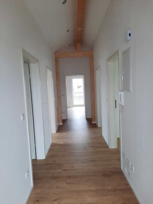Dachgeschoss Wohnung mit 2 Stellparkplätze