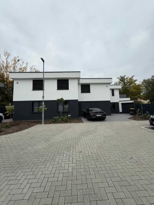 Neuwertiges Haus mit sechs Zimmern und Einbauküche in Alsdorf