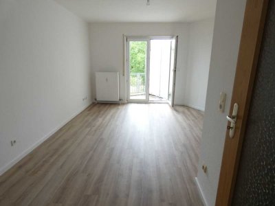 Sichern Sie sich Ihre neue Wohnung mit Balkon, Miniküche und Stellplatz!