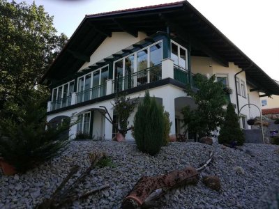 Villa in der Kur und Golfstadt Bad Griesbach Weitblick auf Wohnrechtbasis für 500 000€zu verkaufen