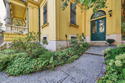 Repräsentatives Zuhause mit Geschichte – 230 m² Altbauflair, traumhafte Terrasse & Garage