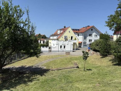 FREISTEHENDES 2 -FAMILIENHAUS MIT GARTEN UND GARAGE IN HAIBACH FELDRAND. Preis VB