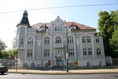 Individuelle und geräumige Maisonette-Wohnung mit drei Zimmern Terrasse und EBK