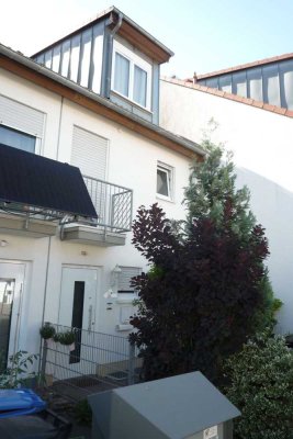 Griesheim! **Reihenmittelhaus mit Terrasse und kleinem Garten**
