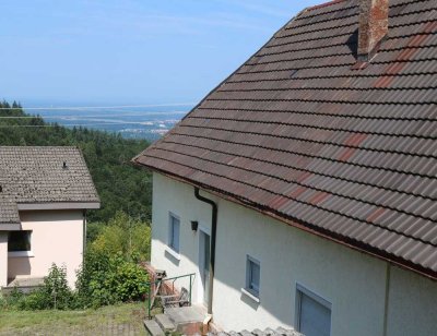 Älteres Haus in Aussichtslage mit 3 Zimmern und 1000 m² Grundstück in Baden-Baden Ebersteinburg