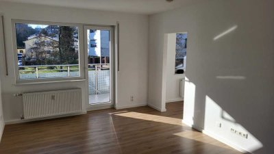 Helle, gepflegte 1-Zimmer-Hochparterre-Wohnung mit Balkon und EBK