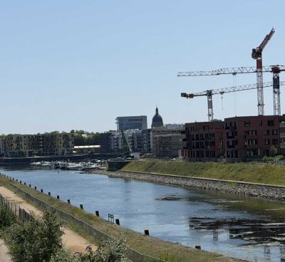 Erstbezug Zollhafen: Traumhafte 2-Zi-Wohnung mit Loggia & Balkon und direktem Blick aufs Hafenbecken