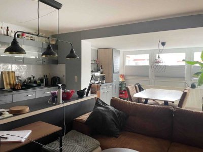 Interessante 2- Zimmerwohnung im Dachgeschoss. Mit Balkon, unweit vom Bahnhof