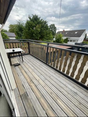 Neuwertige Wohnung mit vier Zimmern sowie Balkon und Einbauküche in Wildberg