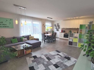 Sonnige 3,5 Zimmer Wohnung  mit Einbauküche, Balkon, Garage und Stellplatz