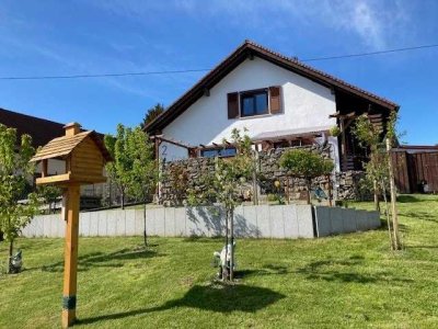 Renoviertes Juwel im Grünen: Einfamilienhaus in Attenweiler-Oggelsbeuren