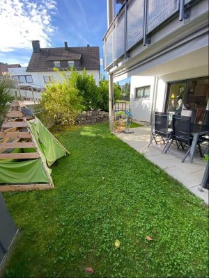 Neuwertige Erdgeschoss-Wohnung mit Terrasse, Garten und Garage