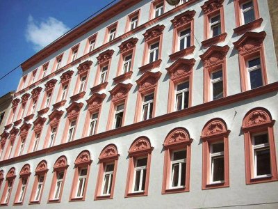 SEHR EINLADEND UND GUT BELICHTET . . . 2 GEMüTLICHE ALTBAUZIMMER MIT ZENTRALER KÜCHE