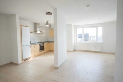 Wunderschöne 3,5 Zimmer Penthouse Maisonettenwohnung mit Balkon Mitten in Stuttgart West