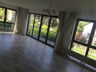 *Helle Wohnung in ruhiger Lage nahe dem Rhein*