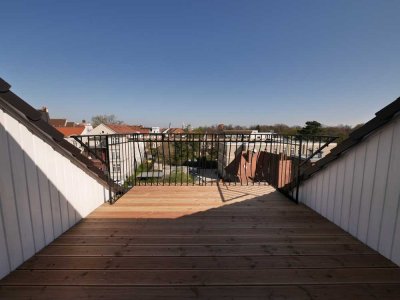 Helle Maisonette-Wohnung mit großer Dachterrasse und hochwertiger Einbauküche