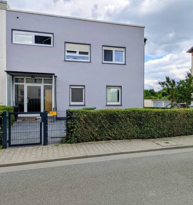 Großzügiges Einfamilienhaus in Feldrandlage im Herzen Kalbachs