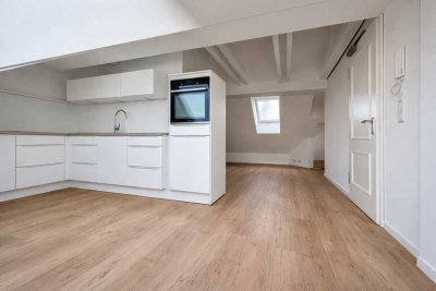 Niedrigenergie-Neubau! 1,5 Zi.-Dachgeschossausbau im Altbau mit EBK in ruhiger Lage von HH-Bergedorf