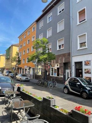 Gutes Geschäftshaus - Wohnungen auch als WG geeignet