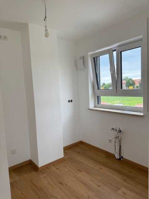 Erstbezug mit Balkon: Stilvolle 3-Raum-Wohnung mit gehobener Innenausstattung in Königsmoos