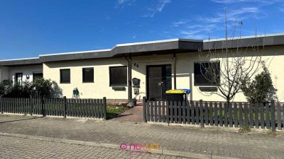 Barrierearmes Wohnen mit Stil – gepflegter Kettenbungalow mit Garten und Garage auf Erbbaugrundstück