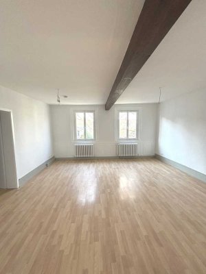 7197 - KA: Durlacher Altstadt! 4-Zimmerwohnung mit Tageslichtbad zu vermieten!
