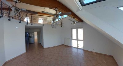 *Provisionsfrei* Helle moderne Maisonette-Wohnung mit Balkon und EBK in Leichlingen