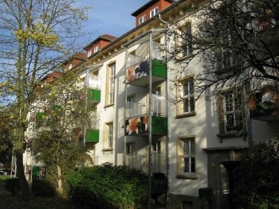 Neuer Wohnungsschlüssel unter dem Weihnachtsbaum!