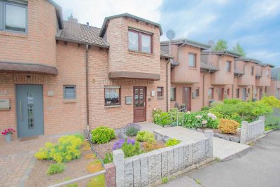 Stolberg-Atsch: Charmantes Reihenmittelhaus mit Garten und zwei Stellplätzen