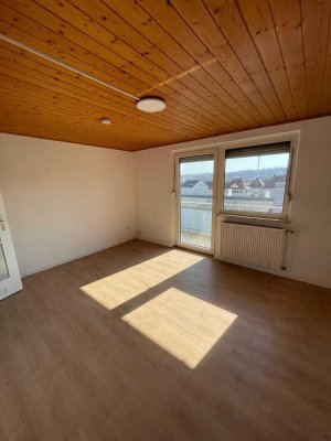 Lichtdurchflutete 3 Zimmer Wohnung mit Balkon & Garage in Ansbach