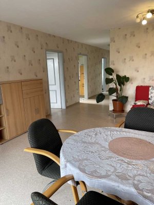 Günstige, vollständig renovierte 4,5-Raum-DG-Wohnung mit Balkon und Einbauküche in Flörsbachtal