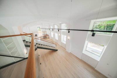 AUSSERGEWÖHNLICHE MAISONETTE mit LOFTCHARAKTER umgeben von TERRASSEN für Liebhaber individuellen Wohnens!