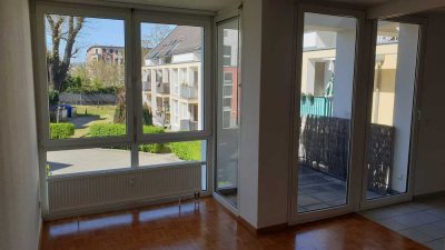 Helle gemütliche 2-R.- Wohnung mit Balkon + Tiefgaragenstellplatz