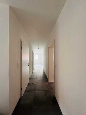 Erstbezug: Moderne 2-Zimmer-EG-Wohnung mit Einbauküche, Fußbodenheizung & Abstellraum in Lauter