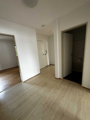 Lichtdurchflutete 4 Zimmer Wohnung mit Einbauküche und Balkon