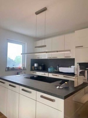 +++ Hochwertige 4.-Zi-Whg. im 3. OG mit EBK und TG-Stellplatz +++