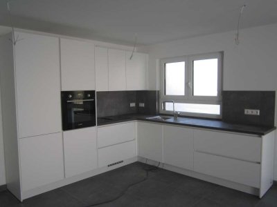 Neubau Erstbezug 2,5-Zimmer-Wohnung 1. OG in Herrenberg mit Küche und gehobener Ausstattung, TOP !