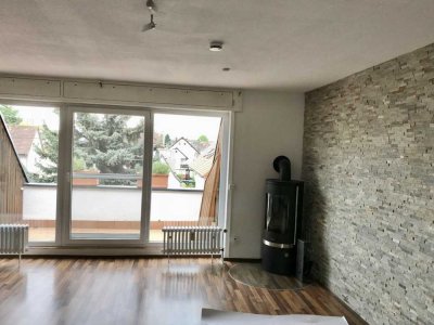 4 Zimmer mit Balkon in einer kleinen Wohneinheit im DG