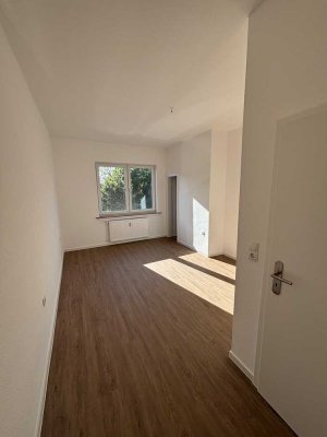 Erstbezug nach Sanierung mit Einbauküche: Schöne 2-Zimmer-Wohnung mit geh. Innenausstattung