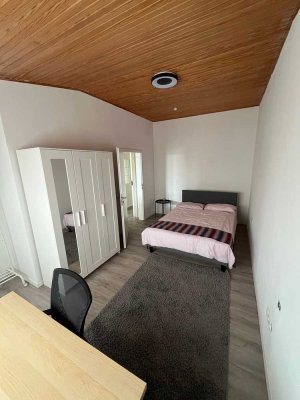 Frauen WG Zimmer 15 qm Möbiliert *Women Only*