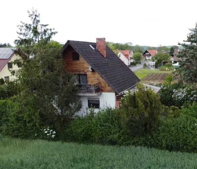 Sanierungsbedürftiges Einfamilienhaus in idyllischer Lage von Heldra