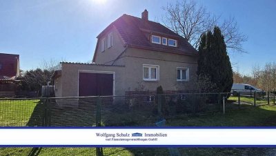 Bezugsfreies Einfamilienhaus mit viel Potenzial im ruhigen Mahlow-Waldblick!
