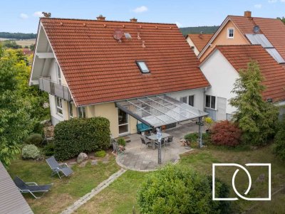 Idyllische Lage! Energieeffizientes Einfamilienhaus mit Terrasse, Balkon und optimaler Anbindung