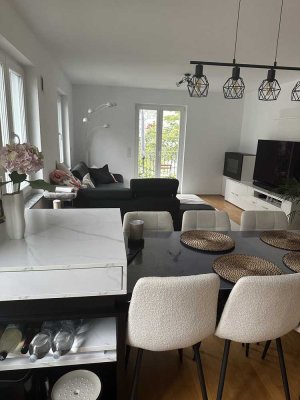 Helle, moderne 2,5-Zimmer-Wohnung mit Balkon in Trudering München