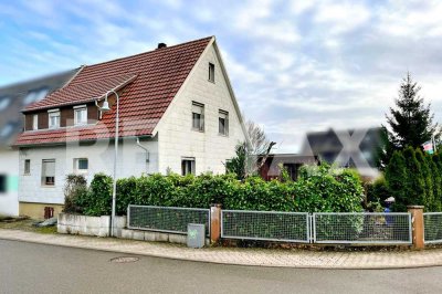 Modernes Wohnen mit grüner Energie: Doppelhaushälfte in Bondorf mit topaktueller Photovoltaikanlage.