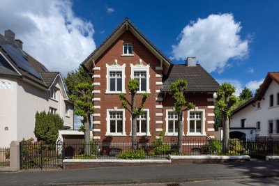 Freistehende Altbauvilla mit traumhaftem Garten