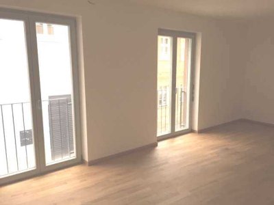 Großzügige 2 Zimmer-Wohnung mit Balkon und Dachterrasse