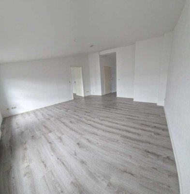 Erstbezug nach Renovierung & neue Böden