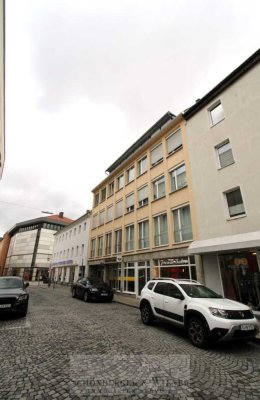 Sehr helle, großzügige und offene 2,5 ZKB mit Aufzug in ruhiger Altstadtlage -nicht WG geeignet-